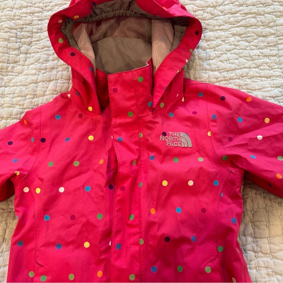 Northface Girls Pink Polka Dot Rain Jacket, XXS. - Picture 14 of 14
